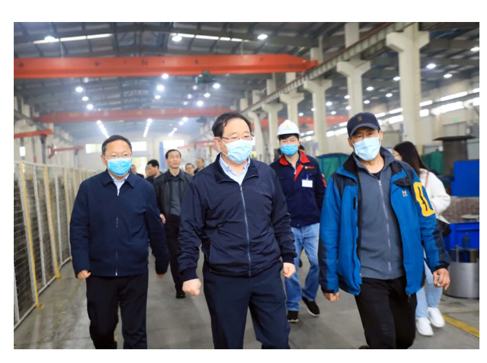 省经信厅牛弩韬厅长一行莅临英亚体育调研